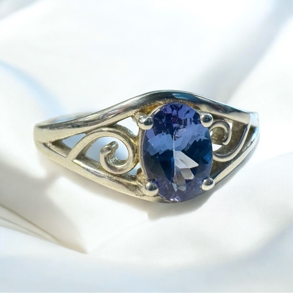 Vivid Blue Tanzanite Sterling Silver Ring (8) - Picture 2 of 11